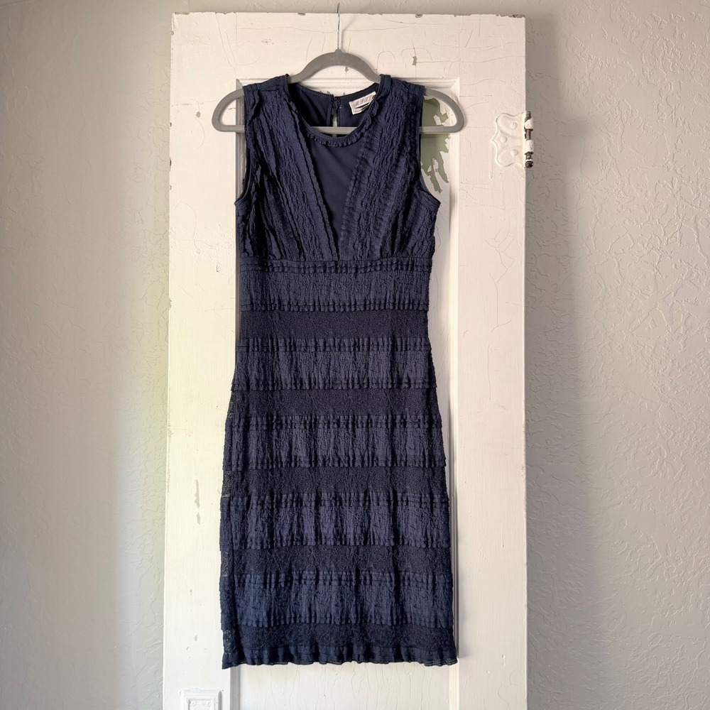 MSSP Max Studio Navy Blue Crinkle Lace Tiered Sheath Dress XS Sleeveless V-Neck